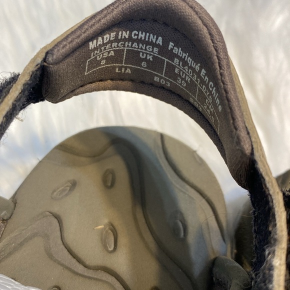 ￼ Columbia, hiking sandals, size 8 - Picture 2 of 7